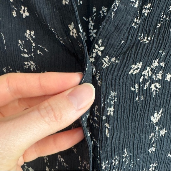 Go by Gosilk Womens Small Popover Blouse Floral Wrinkle Fabric Dainty Preppy - Picture 3 of 9